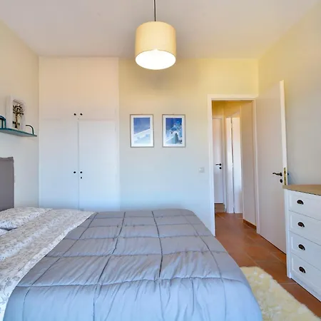 Casa de Férias Two-bedroom With Sea View In *