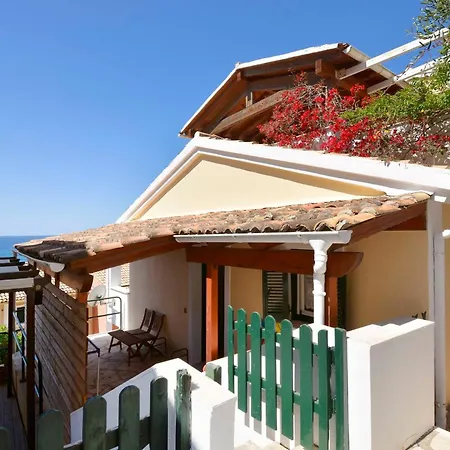 Two-bedroom With Sea View In Glyfáda